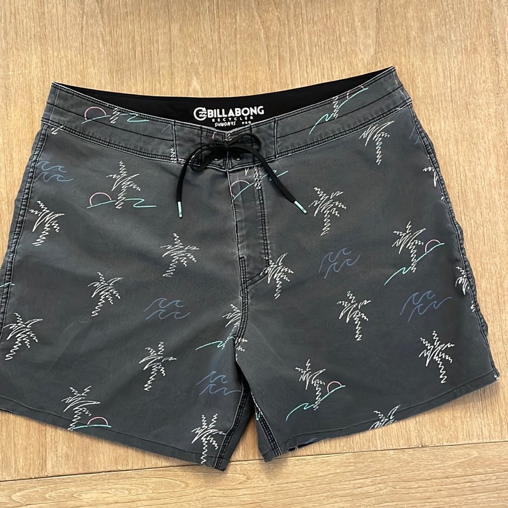 Billabong sundays faded black w palms